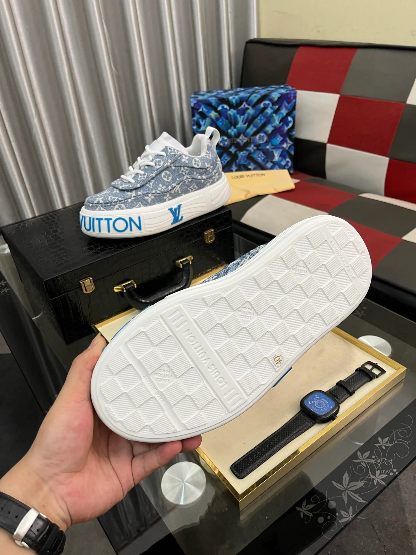 Men's shoes 💰560⌚️⌚️【LOUlS VUlTTON】Louis Vuitton ~ unique and casual style. LV counter purchasing 🏃casual shoes😍😍 Men's 2025 counters are on sale simultaneously, Italian imported brands select first-layer Italian cowhide. Cowhide leather lining (refuses to discolor and grind feet) Code number: 38-44 4⃣️colors available